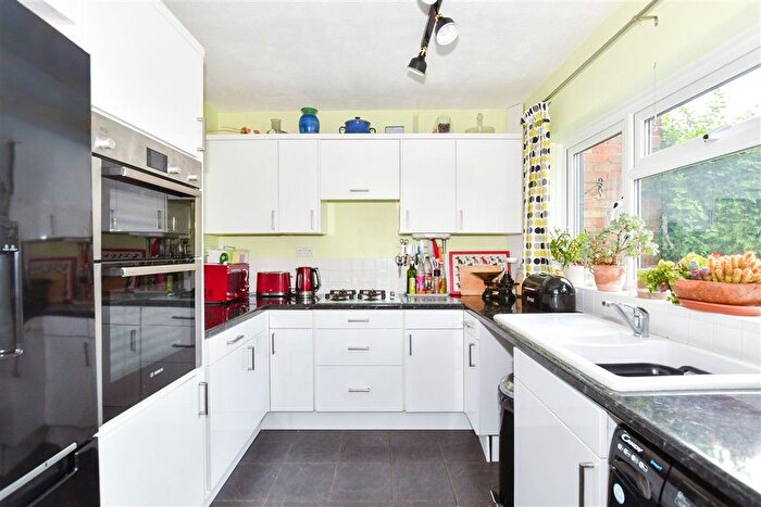 3 Bedroom End Of Terrace House For Sale In Lower Fant Road, Maidstone, Kent, ME16
