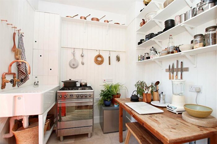 1 Bedroom Apartment For Sale In Leigh Road, Wimborne, BH21