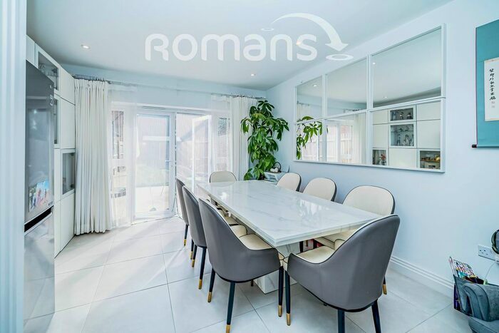 3 Bedroom Town House To Rent In Aspen Road, High Wycombe, HP10