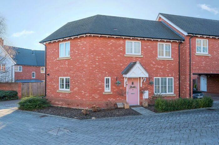 4 Bedroom Semi-Detached House For Sale In Horwood Way, Harrietsham, Maidstone, ME17
