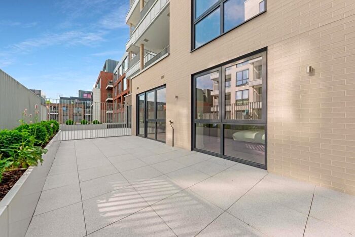 1 Bedroom Flat For Sale In Clapham Road, London, SW9