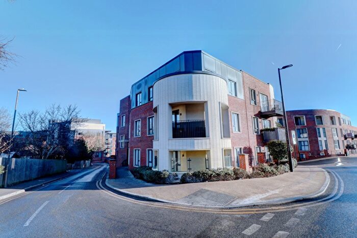 2 Bedroom Flat To Rent In Rutland Street, High Wycombe, Buckinghamshire, HP11