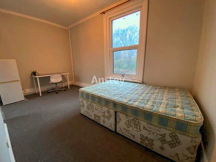 1 Bedroom Flat To Rent In Cobden Avenue, Southampton, SO18