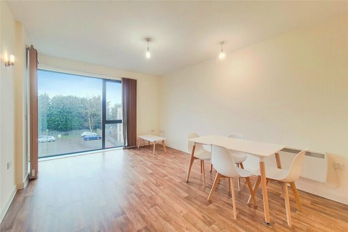 1 Bedroom Flat To Rent In Goddard Drive, Bushey, WD23