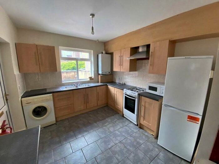 5 Bedroom Terraced House To Rent In Hall Road, Manchester, Greater Manchester, M14
