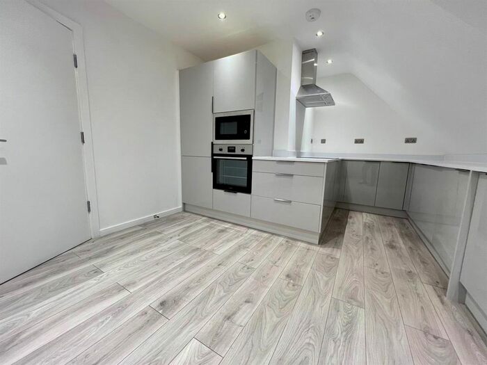 2 Bedroom Flat To Rent In Bradmore Green, Brookmans Park, Hatfield, AL9