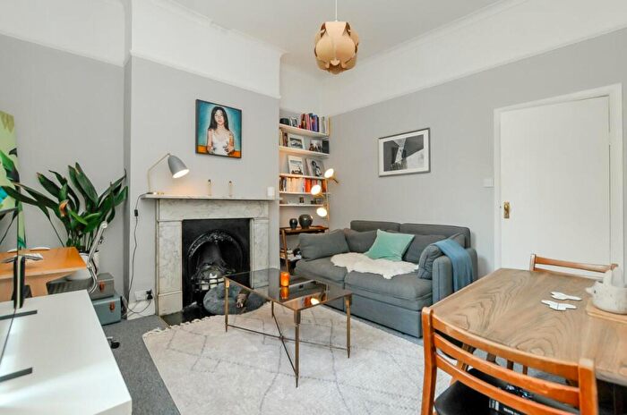 1 Bedroom Flat To Rent In Montague Road, Hackney, E8