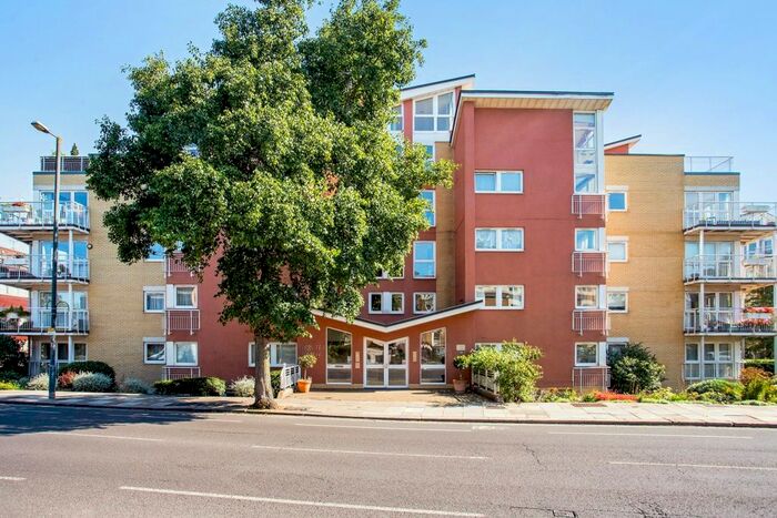 2 Bedroom Flat To Rent In Twickenham Road, Teddington, TW11