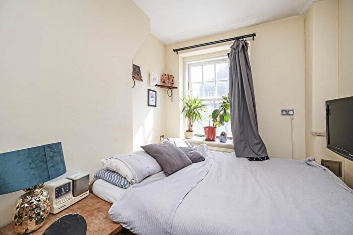 2 Bedroom Flat To Rent In Pritchards Road, Bethnal Green, London, E2