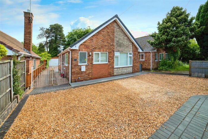 2 Bedroom Bungalow For Sale In Winster Avenue, Ravenshead, Nottingham, Nottinghamshire, NG15