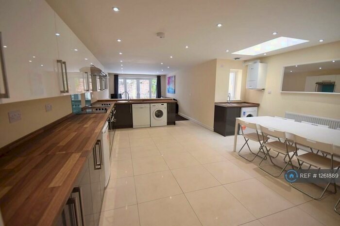 8 Bedroom Terraced House To Rent In Flora Street, Cardiff, CF24