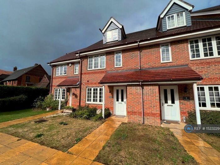 5 Bedroom Terraced House To Rent In Shoppenhangers Road, Maidenhead, SL6