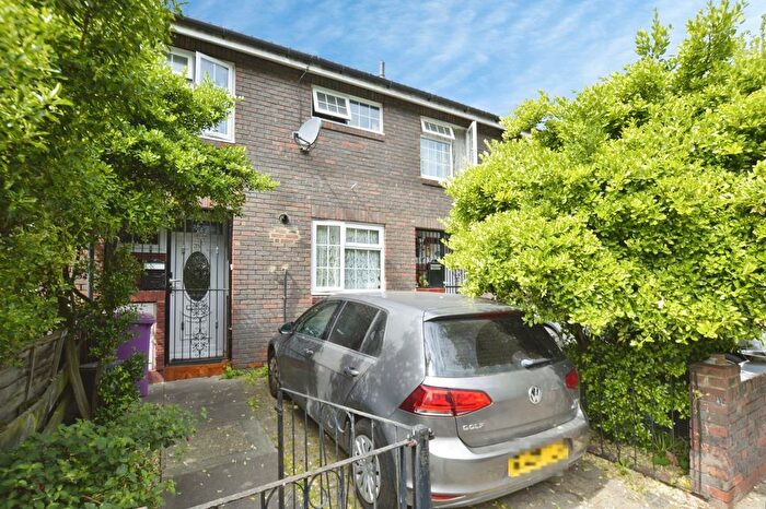 3 Bedroom Terraced House For Sale In Wallwood Street, London, E14
