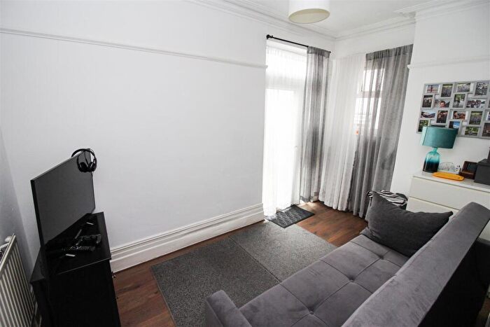 1 Bedroom Flat To Rent In Meteor Road, Westcliff-On-Sea, SS0