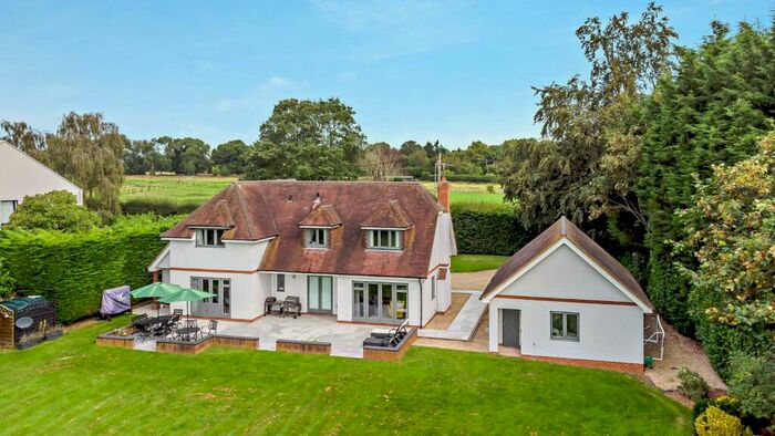 4 Bedroom Detached House For Sale In Upper Bolney Road, Harpsden, Henley-on-Thames, Oxfordshire, RG9