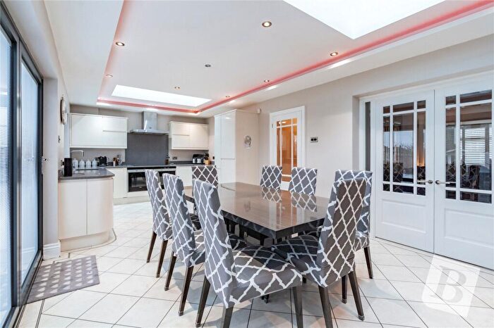 3 Bedroom Semi Detached House For Sale In Albany Road, Hornchurch, RM12