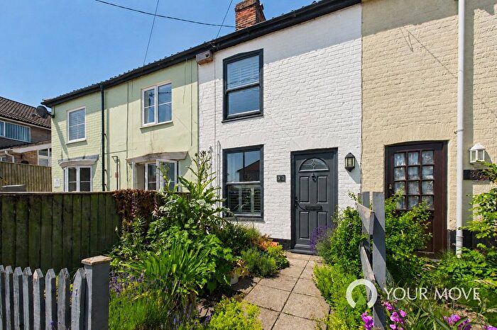 2 Bedroom Terraced House For Sale In Kemps Lane, Beccles, Suffolk, NR34