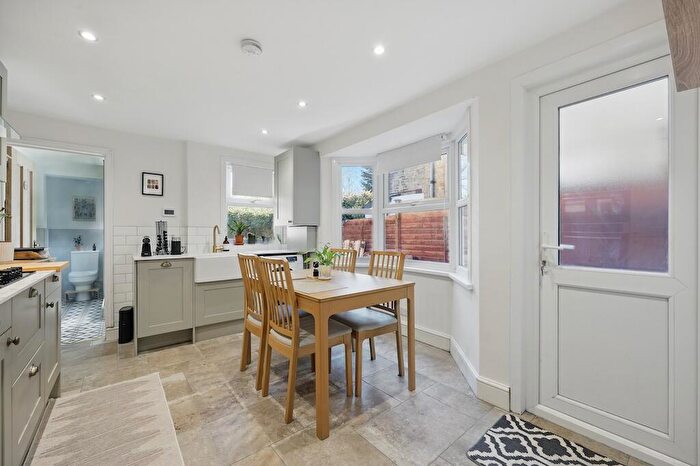 1 Bedroom Flat For Sale In Meadow Road, Loughton, IG10