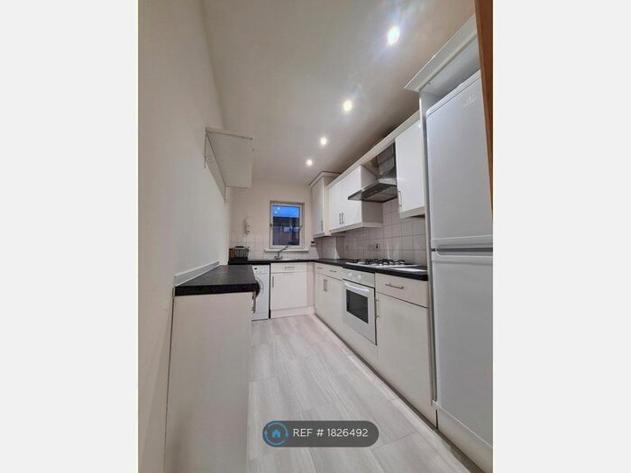 3 Bedroom Flat To Rent In Kelvinhaugh Street, Glasgow, G3