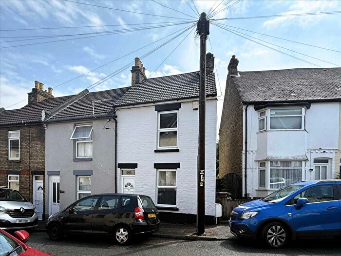 2 Bedroom End Of Terrace House To Rent In Charter Street, Chatham, ME4