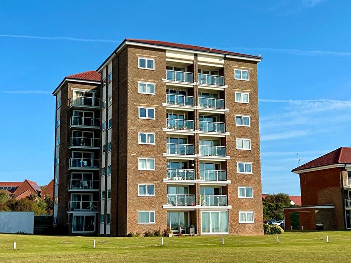 2 Bedroom Flat For Sale In Sutton Place, Bexhill On Sea, TN40