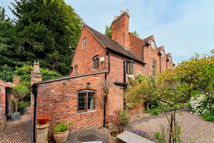 5 Bedroom Detached House For Sale In Kings End Road, Powick, Worcester, Worcestershire, WR2