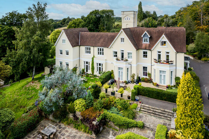 2 Bedroom Apartment To Rent In Coopers Hill Road, Nutfield, RH1