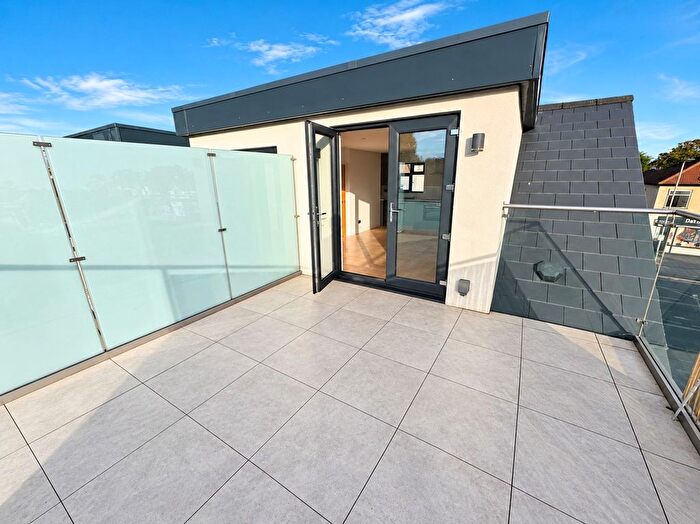 2 Bedroom Flat To Rent In Station Lane, Hornchurch, RM12