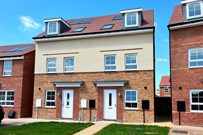 3 Bedroom Semi-Detached House For Sale In Stratford Drive Overstone, NN6