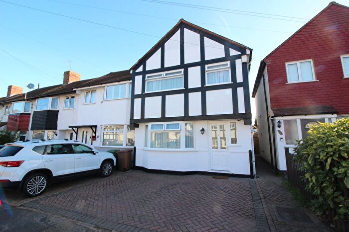 3 Bedroom End Terrace House For Sale In Merrilands Road, Worcester Park, KT4