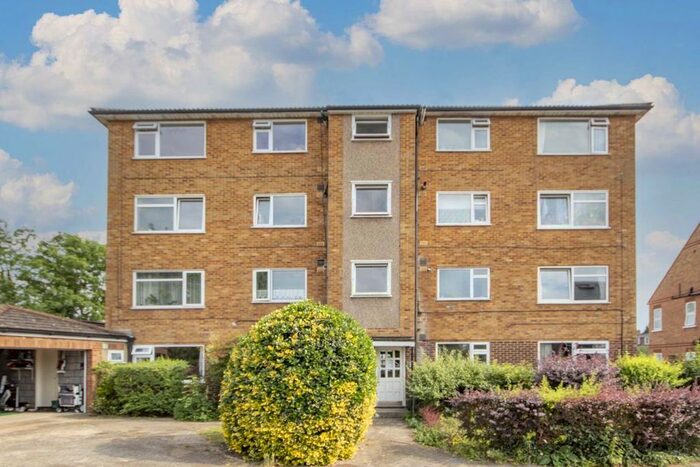 3 Bedroom Flat To Rent In Shakespeare Road, London, W7