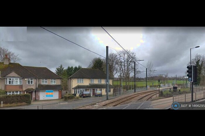 4 Bedroom Semi-Detached House To Rent In Gravell Hill, Croydon, CR0