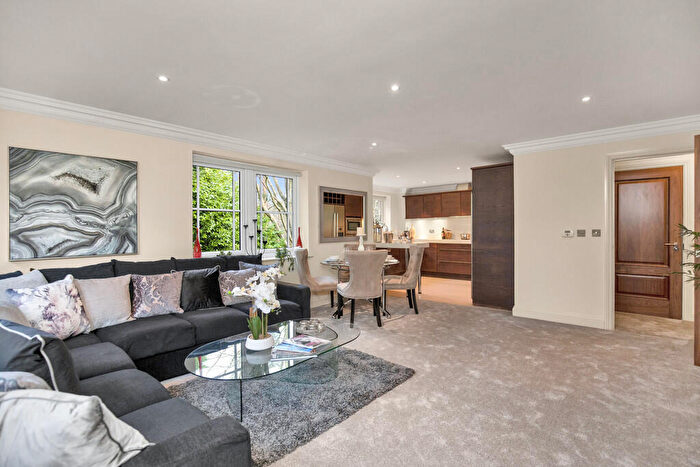 2 Bedroom Apartment To Rent In Lakewood House, Esher, KT10