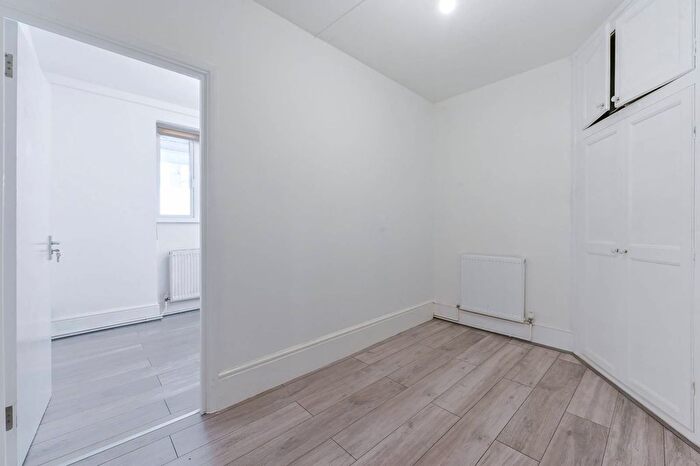 2 Bedroom Flat To Rent In Pentonville Road, Islington, London, N1