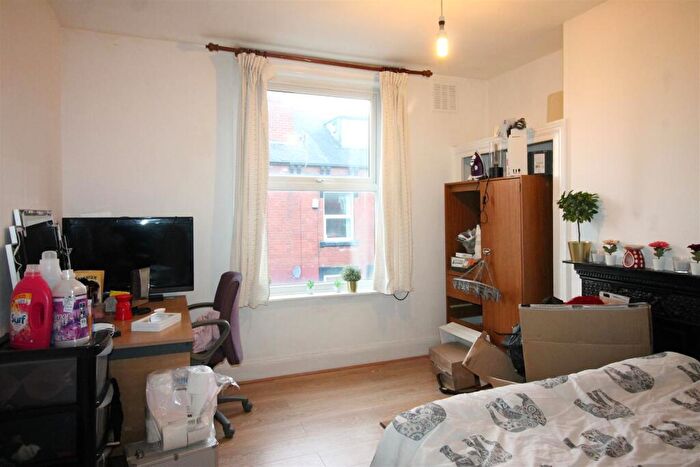 3 Bedroom House To Rent In William Street, Hyde Park, Leeds, LS6