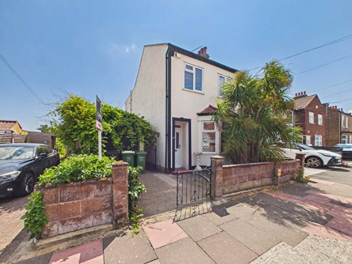 3 Bedroom Detached House For Sale In Sidcup, Kent, DA15