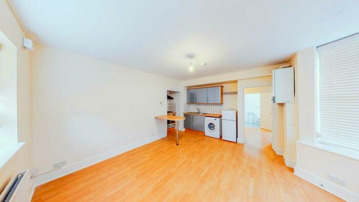 1 Bedroom Flat To Rent In High Street, London Colney, St Albans, AL2