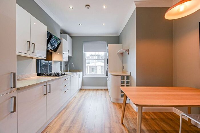 2 Bedroom Maisonette For Sale In Woodhill, Woolwich, London, SE18