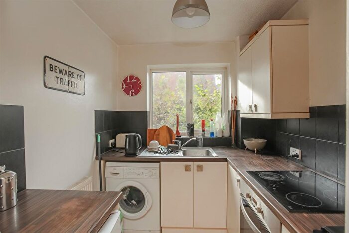 1 Bedroom End Of Terrace House For Sale In Winchelsea Close, Banbury, OX16
