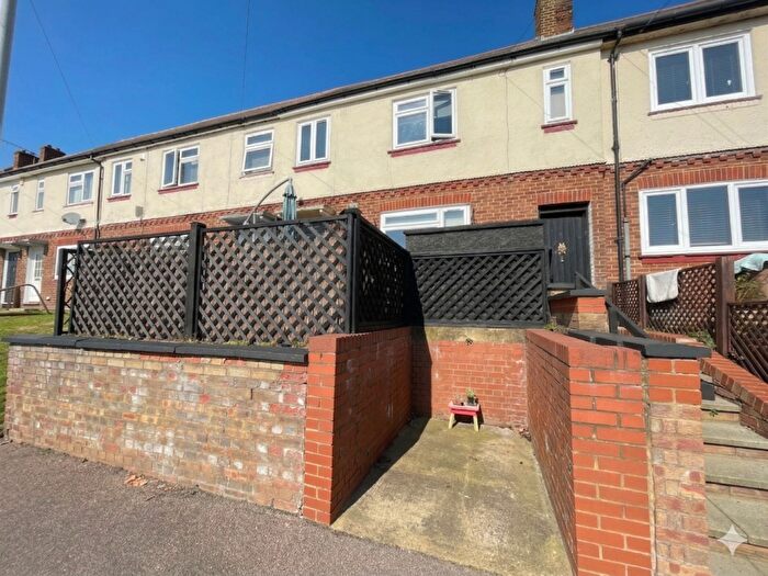 3 Bedroom Terraced House For Sale In Putteridge Road, Luton, Bedfordshire, LU2