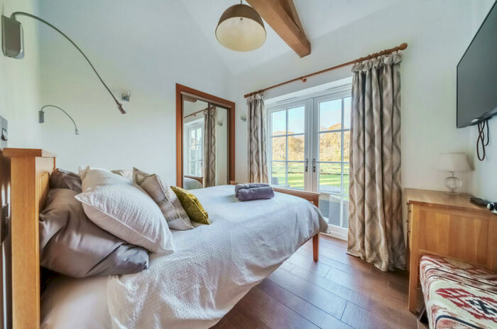 2 Bedroom Barn Conversion To Rent In Burridge Road, Burridge, Southampton, Hampshire, SO31