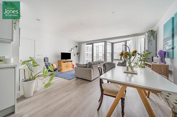 2 Bedroom Flat To Rent In Brighton Road, Worthing, West Sussex, BN11
