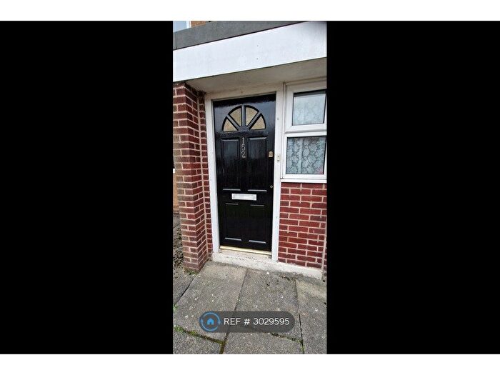 2 Bedroom Flat To Rent In Swinton, Manchester, M27