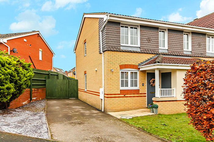 2 Bedroom End Of Terrace House For Sale In Abbots Close, Kettering, NN15