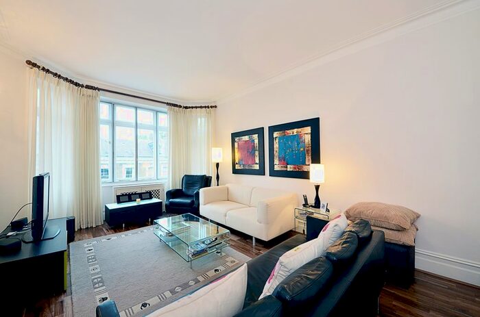 3 Bedroom Flat To Rent In Holland Park Gardens, London, W14