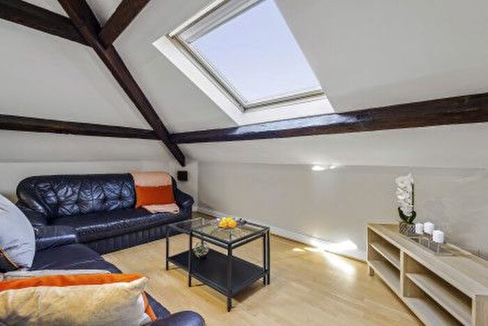 1 Bedroom Flat To Rent In Victoria Terrace, Leeds, LS3