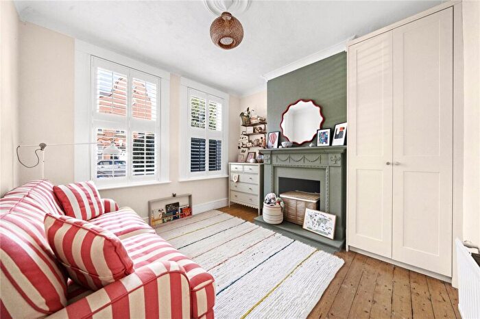 2 Bedroom Flat For Sale In Brettenham Road, Walthamstow, London, E17