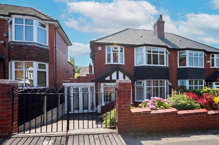 3 Bedroom Semi-Detached House For Sale In Glebelands Road, Prestwich, M25