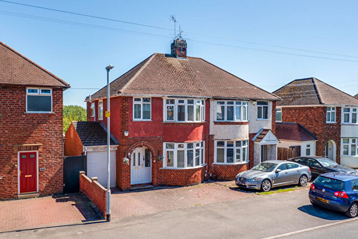 4 Bedroom Semi-Detached House For Sale In Southgate Drive, Kettering, NN15