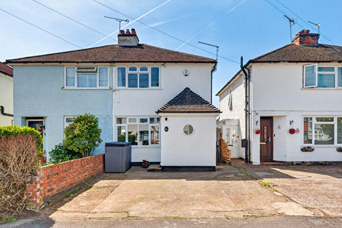 2 Bedroom Semi Detached House For Sale In Weston Avenue, Addlestone, KT15